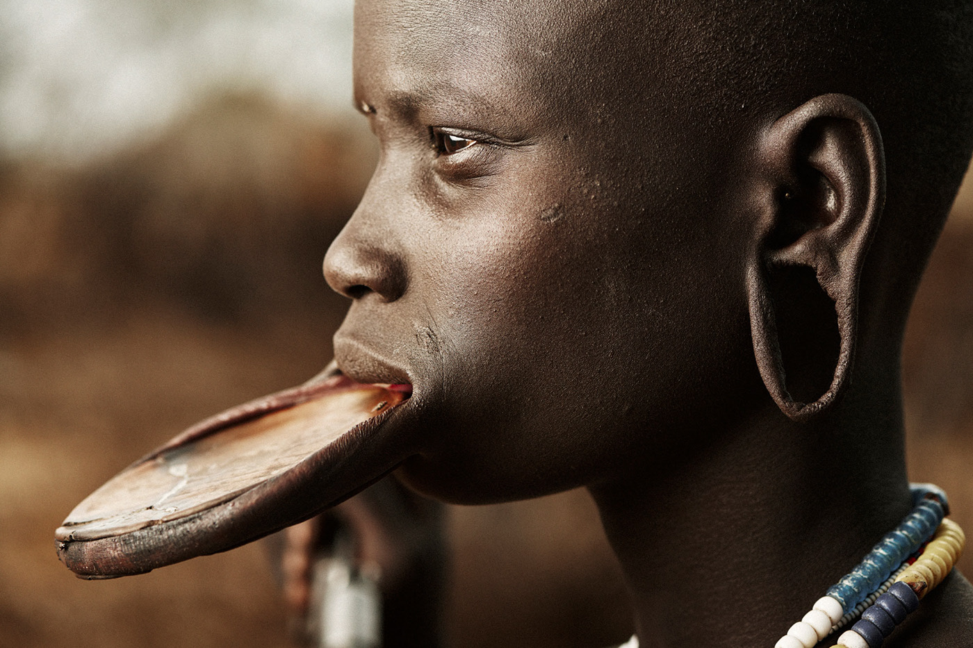 Des portraits de membres de la tribu mursi par Adam Kozioł Des portraits de membres de la tribu mursi vallee omo ethiopie par Adam Koziol 3 Des-portraits-de-membres-de-la-tribu-mursi-vallee-omo-ethiopie-par-Adam-Koziol-3