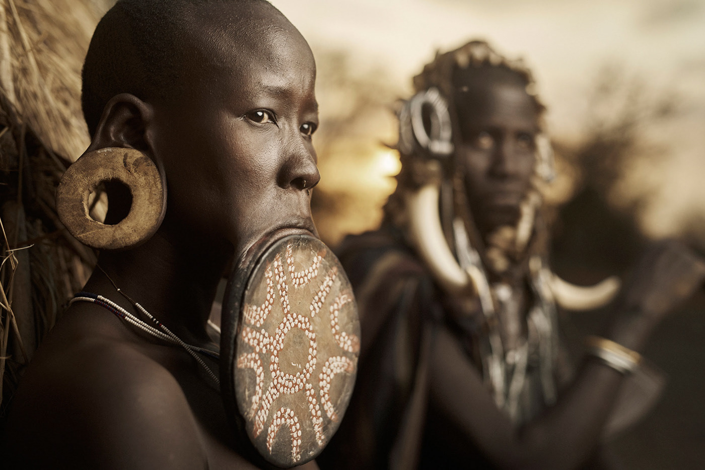 Des portraits de membres de la tribu mursi par Adam Kozioł Des portraits de membres de la tribu mursi vallee omo ethiopie par Adam Koziol 6 Des-portraits-de-membres-de-la-tribu-mursi-vallee-omo-ethiopie-par-Adam-Koziol-6