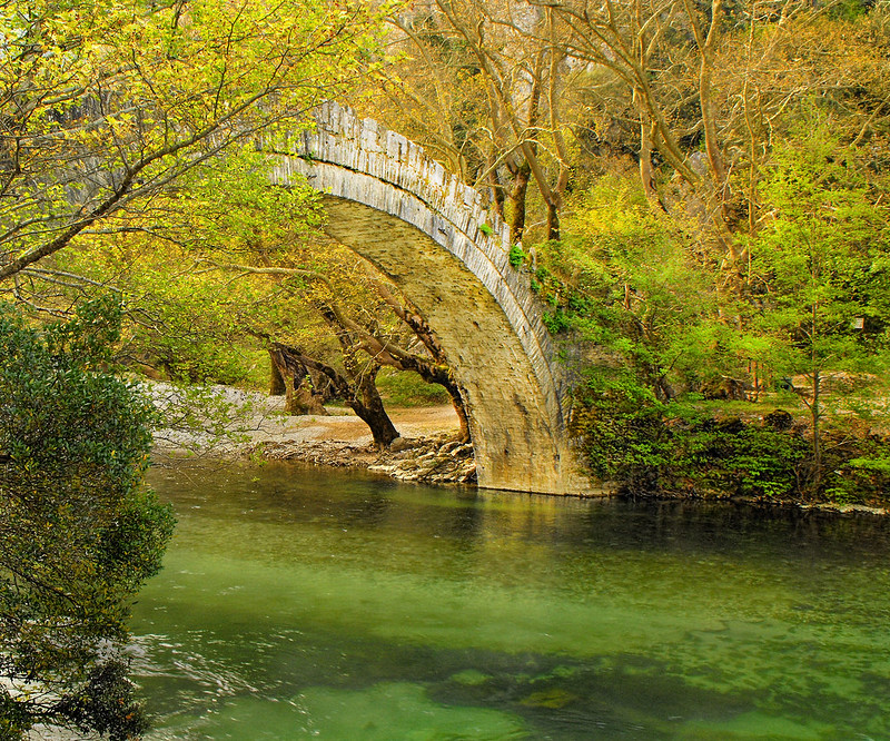 La rivière Voidomatis, paradis paradoxal pour les baigneurs qui aiment l'eau froide La riviere Voidomatis paradis paradoxal pour les baigneurs qui aiment l eau froide 3 La-riviere-Voidomatis-paradis-paradoxal-pour-les-baigneurs-qui-aiment-l-eau-froide-3