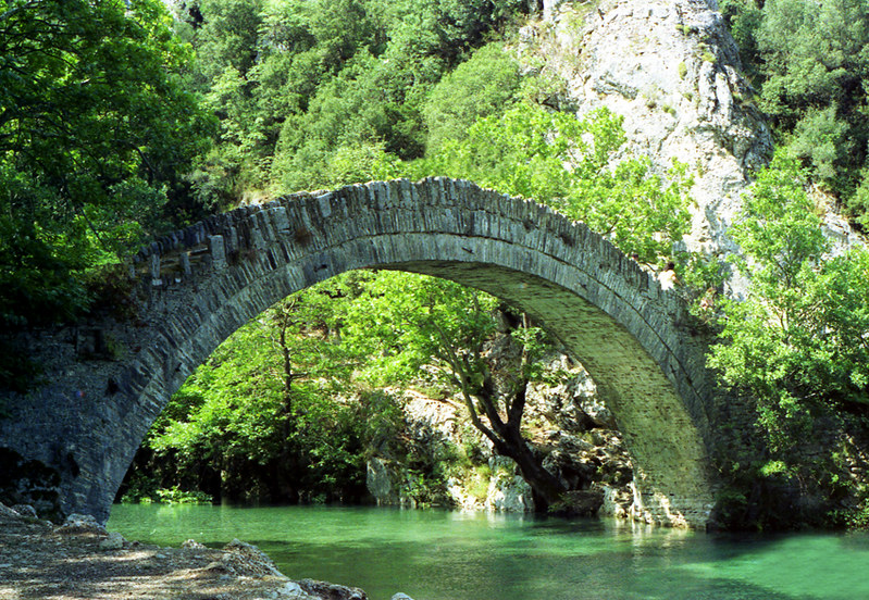 La rivière Voidomatis, paradis paradoxal pour les baigneurs qui aiment l'eau froide La riviere Voidomatis paradis paradoxal pour les baigneurs qui aiment l eau froide 5 La-riviere-Voidomatis-paradis-paradoxal-pour-les-baigneurs-qui-aiment-l-eau-froide-5