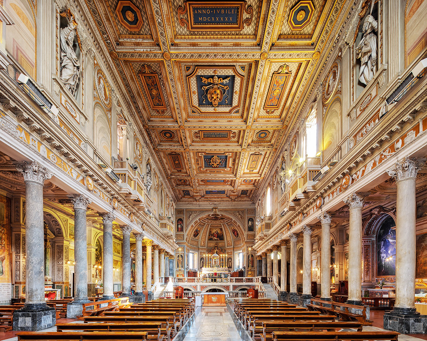 Les églises de Rome par Maciej Leszczynski Les eglises de Rome par Maciej Leszczynski 10 San Martino ai Monti Les-eglises-de-Rome-par-Maciej-Leszczynski-10-San-Martino-ai-Monti