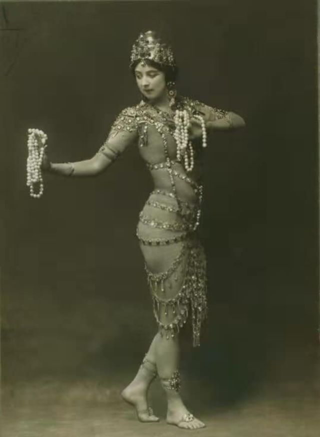 Quelques clichés d'époque de Ruth Saint Denis dans Radha en 1906 Quelques cliches d epoque de Ruth Saint Denis dans Radha en 1906 9 Quelques-cliches-d-epoque-de-Ruth-Saint-Denis-dans-Radha-en-1906-9