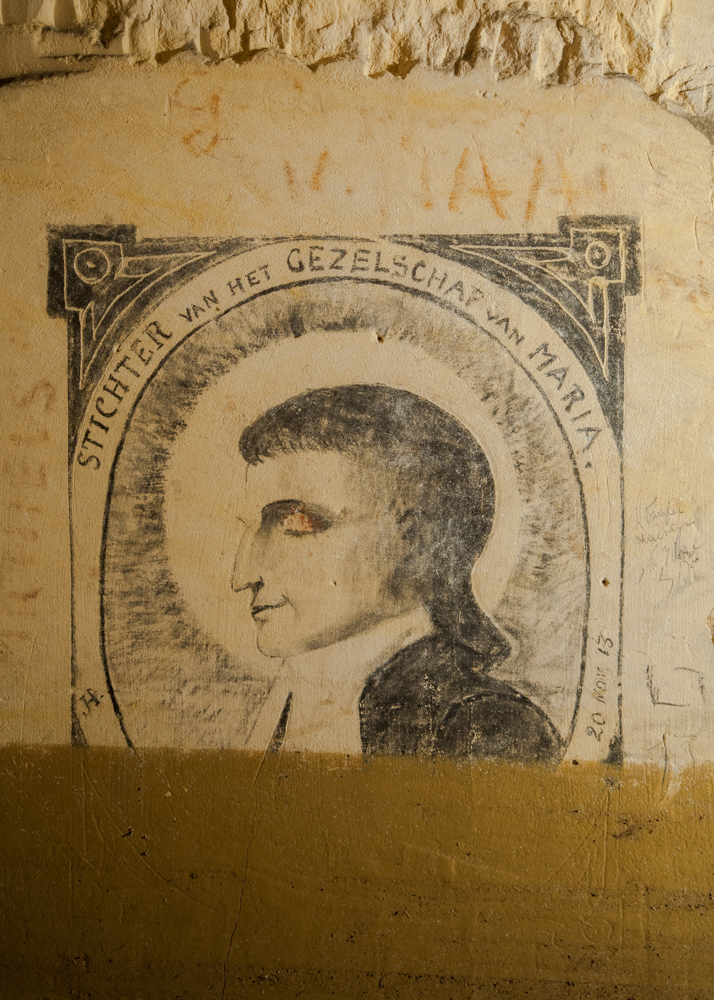 Urbex - visite d'une grotte secrète ornée de dessins et de sculptures de 400 ans par Stefaan Beernaert Urbex visite d une grotte secrete ornee de dessins et de sculptures de 400 ans par Stefaan Beernaert 10 Urbex-visite-d-une-grotte-secrete-ornee-de-dessins-et-de-sculptures-de-400-ans-par-Stefaan-Beernaert-10