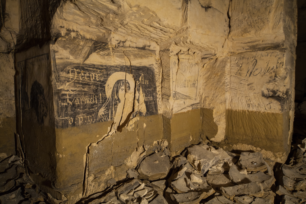 Urbex - visite d'une grotte secrète ornée de dessins et de sculptures de 400 ans par Stefaan Beernaert Urbex visite d une grotte secrete ornee de dessins et de sculptures de 400 ans par Stefaan Beernaert 11 Urbex-visite-d-une-grotte-secrete-ornee-de-dessins-et-de-sculptures-de-400-ans-par-Stefaan-Beernaert-11