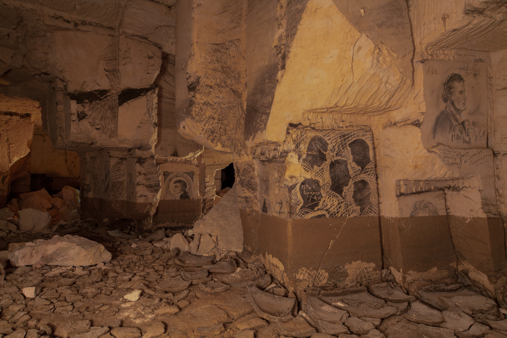 Urbex - visite d'une grotte secrète ornée de dessins et de sculptures de 400 ans par Stefaan Beernaert Urbex visite d une grotte secrete ornee de dessins et de sculptures de 400 ans par Stefaan Beernaert 13 Urbex-visite-d-une-grotte-secrete-ornee-de-dessins-et-de-sculptures-de-400-ans-par-Stefaan-Beernaert-13