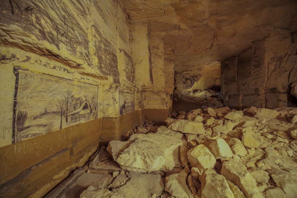 Urbex - visite d'une grotte secrète ornée de dessins et de sculptures de 400 ans par Stefaan Beernaert Urbex visite d une grotte secrete ornee de dessins et de sculptures de 400 ans par Stefaan Beernaert 16 Urbex-visite-d-une-grotte-secrete-ornee-de-dessins-et-de-sculptures-de-400-ans-par-Stefaan-Beernaert-16