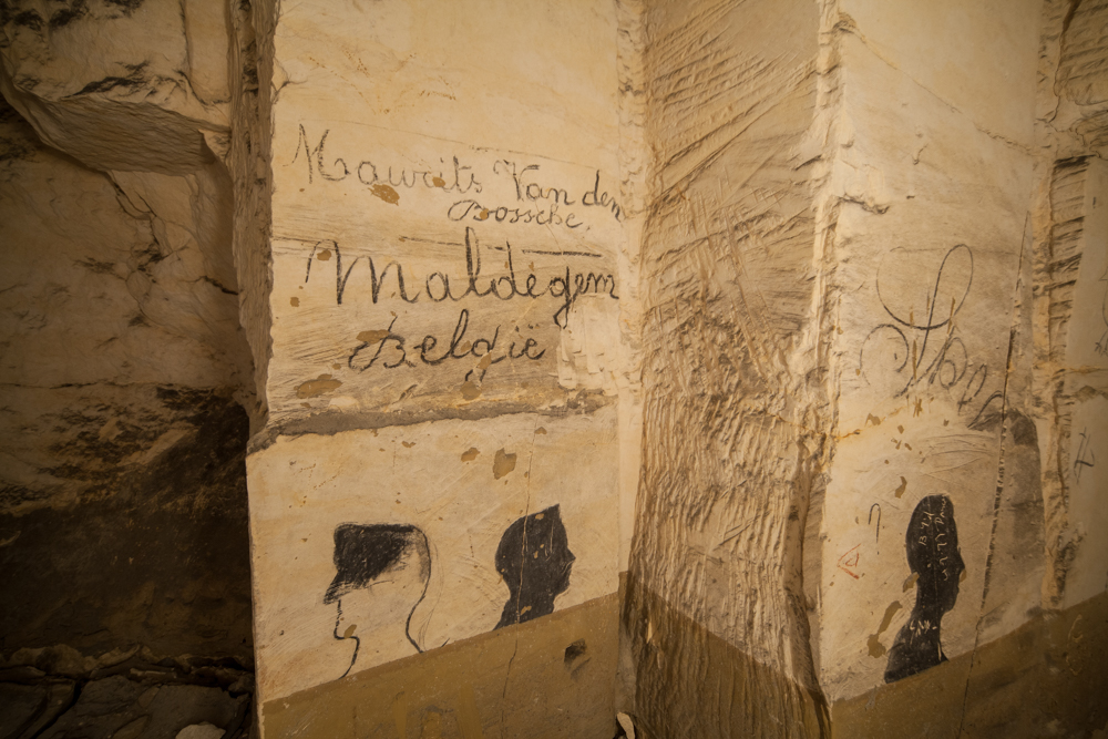 Urbex - visite d'une grotte secrète ornée de dessins et de sculptures de 400 ans par Stefaan Beernaert Urbex visite d une grotte secrete ornee de dessins et de sculptures de 400 ans par Stefaan Beernaert 19 Urbex-visite-d-une-grotte-secrete-ornee-de-dessins-et-de-sculptures-de-400-ans-par-Stefaan-Beernaert-19