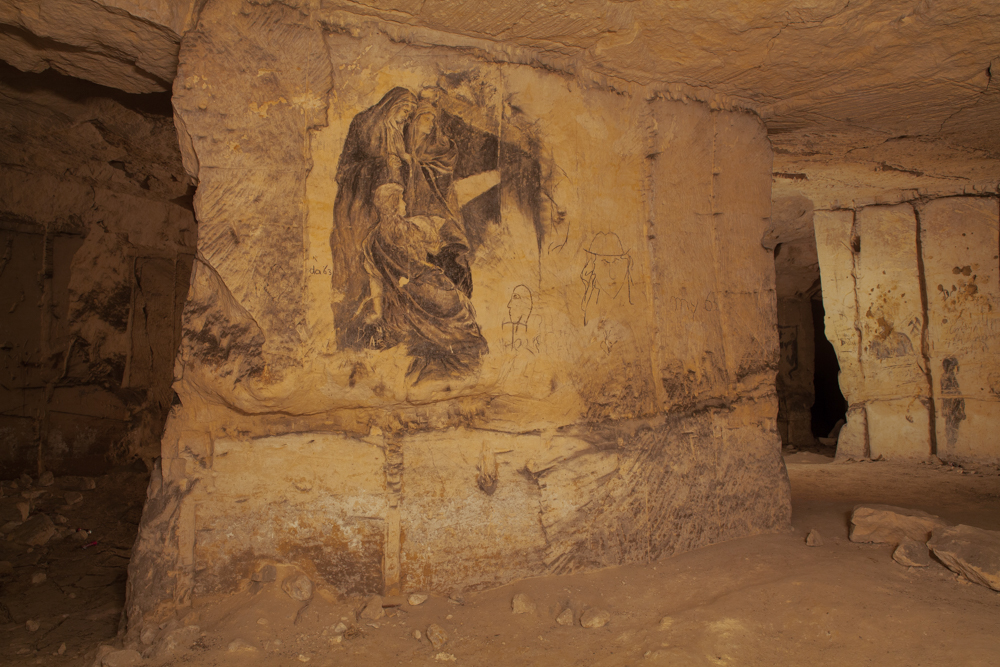 Urbex - visite d'une grotte secrète ornée de dessins et de sculptures de 400 ans par Stefaan Beernaert Urbex visite d une grotte secrete ornee de dessins et de sculptures de 400 ans par Stefaan Beernaert 2 Urbex-visite-d-une-grotte-secrete-ornee-de-dessins-et-de-sculptures-de-400-ans-par-Stefaan-Beernaert-2