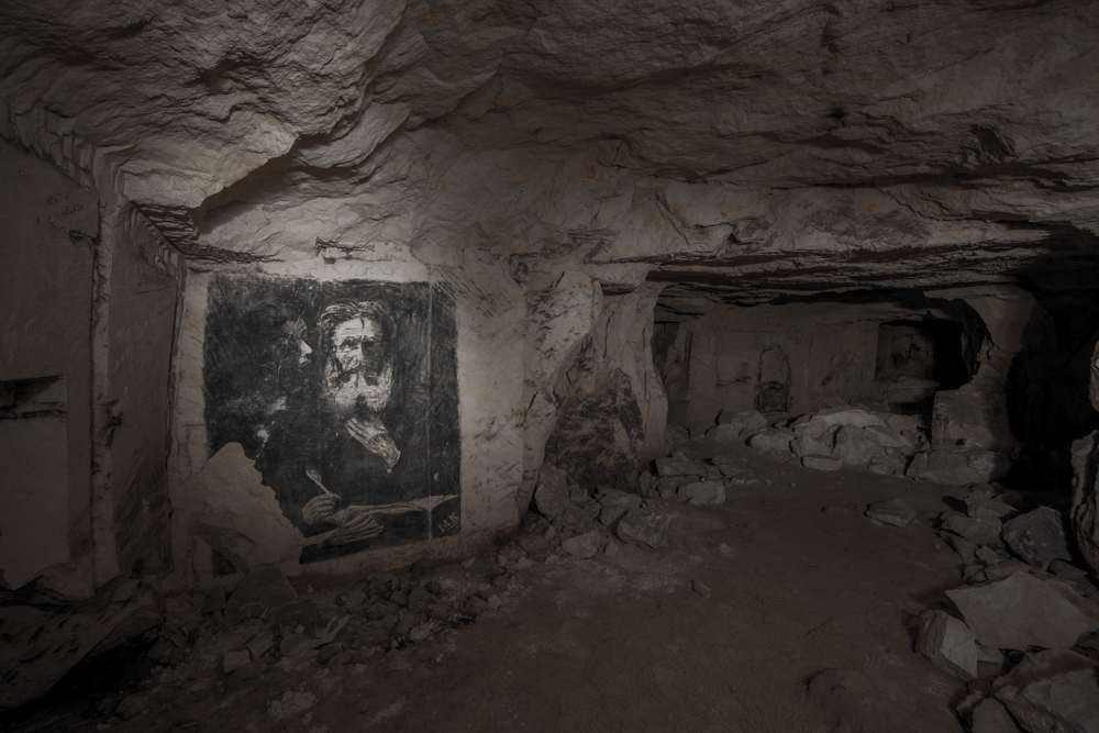 Urbex - visite d'une grotte secrète ornée de dessins et de sculptures de 400 ans par Stefaan Beernaert Urbex visite d une grotte secrete ornee de dessins et de sculptures de 400 ans par Stefaan Beernaert 27 Urbex-visite-d-une-grotte-secrete-ornee-de-dessins-et-de-sculptures-de-400-ans-par-Stefaan-Beernaert-27