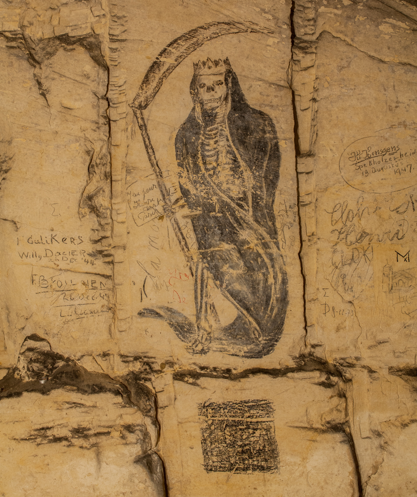 Urbex - visite d'une grotte secrète ornée de dessins et de sculptures de 400 ans par Stefaan Beernaert Urbex visite d une grotte secrete ornee de dessins et de sculptures de 400 ans par Stefaan Beernaert 4 Urbex-visite-d-une-grotte-secrete-ornee-de-dessins-et-de-sculptures-de-400-ans-par-Stefaan-Beernaert-4