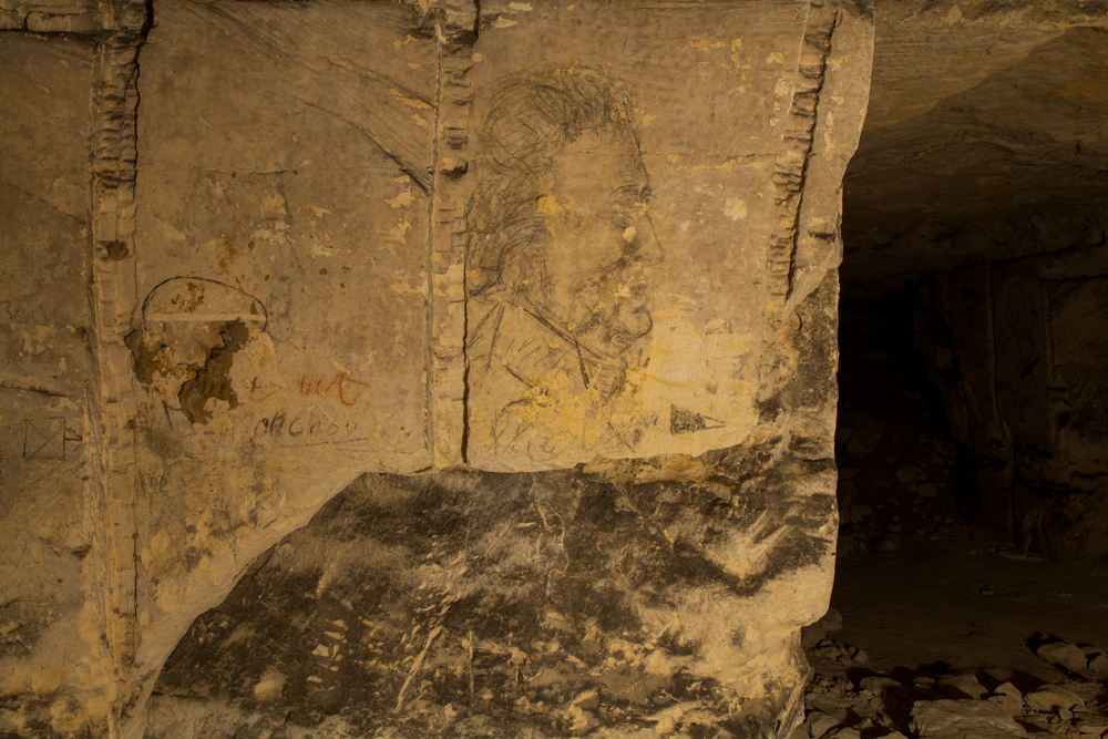 Urbex - visite d'une grotte secrète ornée de dessins et de sculptures de 400 ans par Stefaan Beernaert Urbex visite d une grotte secrete ornee de dessins et de sculptures de 400 ans par Stefaan Beernaert 7 Urbex-visite-d-une-grotte-secrete-ornee-de-dessins-et-de-sculptures-de-400-ans-par-Stefaan-Beernaert-7