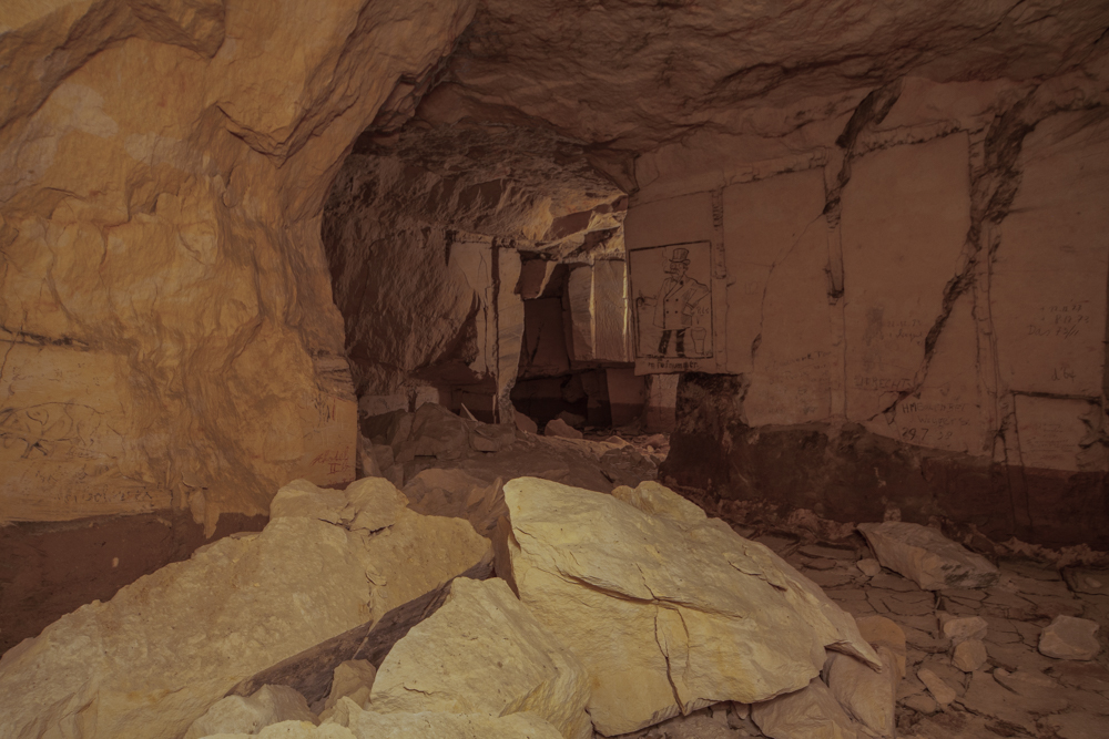 Urbex - visite d'une grotte secrète ornée de dessins et de sculptures de 400 ans par Stefaan Beernaert Urbex visite d une grotte secrete ornee de dessins et de sculptures de 400 ans par Stefaan Beernaert 9 Urbex-visite-d-une-grotte-secrete-ornee-de-dessins-et-de-sculptures-de-400-ans-par-Stefaan-Beernaert-9