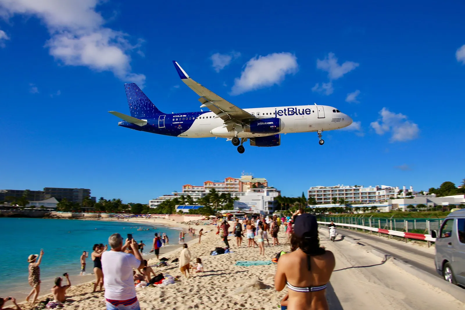 atterrissage d un avion à maho beach atterrissage d un avion à maho beach