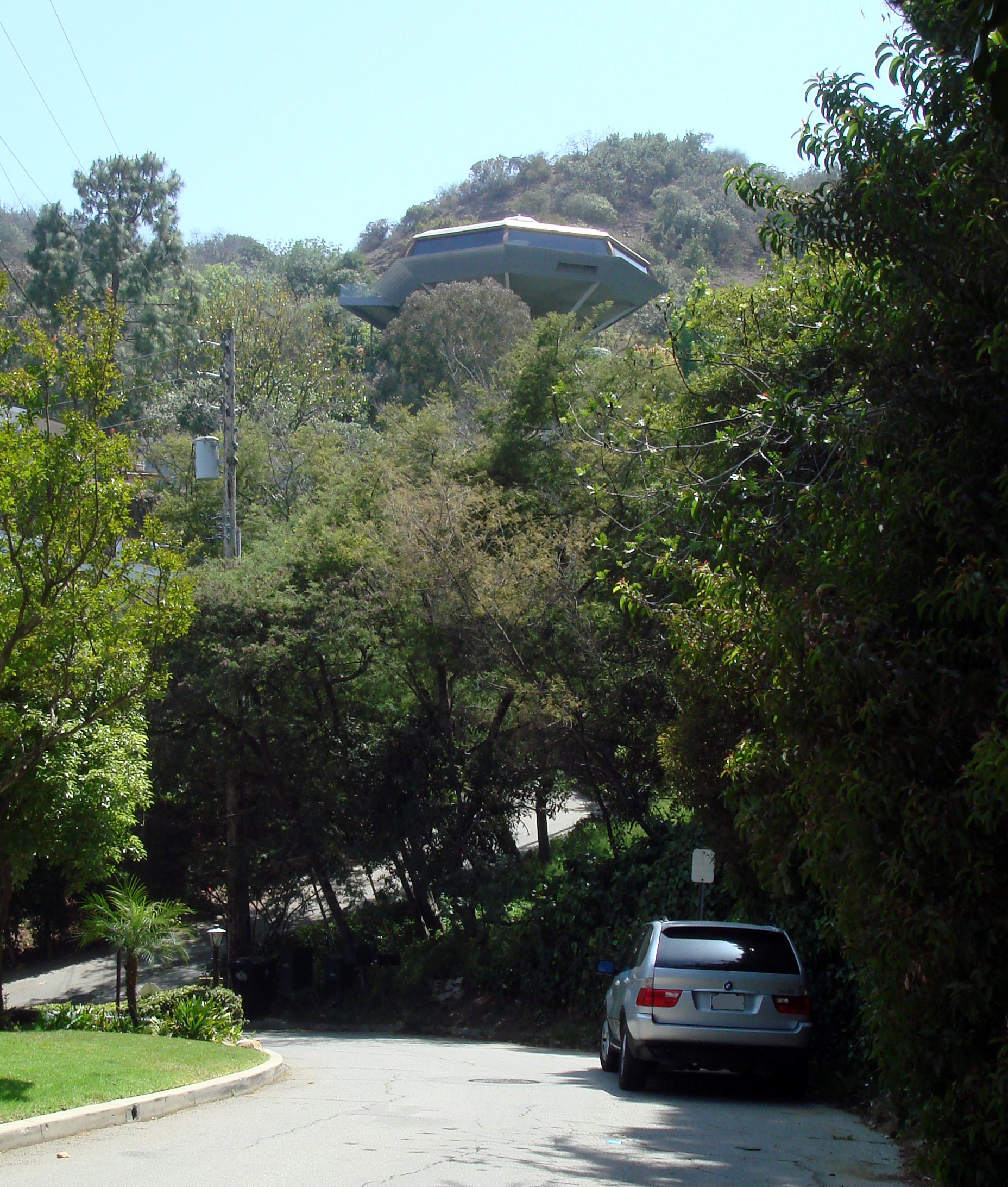 La Chemosphere de John Lautner perchée sur la pente des Hollywood Hills à Los Angeles La Chemosphere de John Lautner perchée sur la pente des Hollywood Hills à Los Angeles