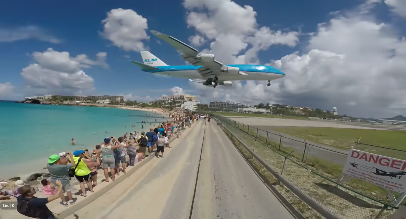 une compilation de decollages et d atterrissages d avions au dessus de Maho Beach a Saint Martin video une compilation de decollages et d atterrissages d avions au dessus de Maho Beach a Saint Martin video
