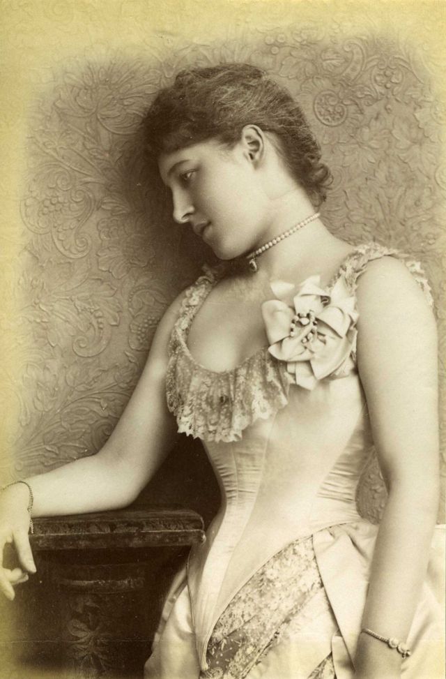 40 photos glamours vintage de Lillie Langtry à la fin du 19eme siècle 40 photos glamours vintage de Lillie Langtry a la fin du 19eme siecle 17 40-photos-glamours-vintage-de-Lillie-Langtry-a-la-fin-du-19eme-siecle-17