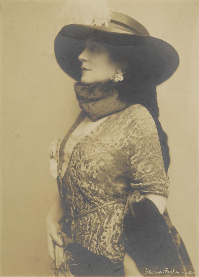 40 photos glamours vintage de Lillie Langtry à la fin du 19eme siècle 40 photos glamours vintage de Lillie Langtry a la fin du 19eme siecle 34 40-photos-glamours-vintage-de-Lillie-Langtry-a-la-fin-du-19eme-siecle-34