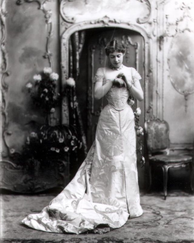 40 photos glamours vintage de Lillie Langtry à la fin du 19eme siècle 40 photos glamours vintage de Lillie Langtry a la fin du 19eme siecle 9 40-photos-glamours-vintage-de-Lillie-Langtry-a-la-fin-du-19eme-siecle-9
