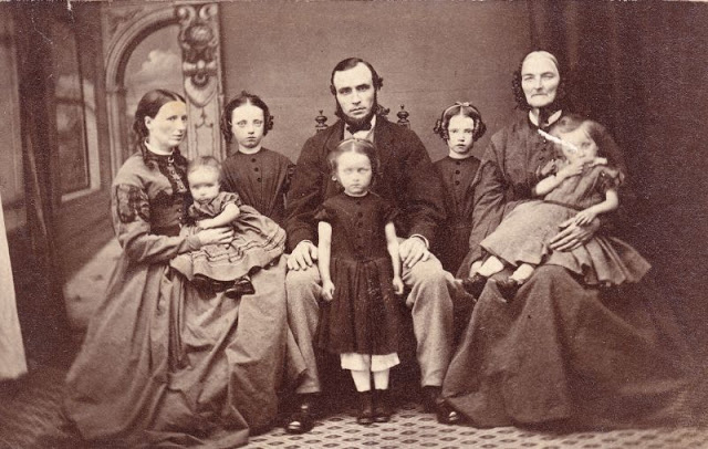 40 portraits de famille du milieu du 19ème siècle 40 portraits de famille du milieu du 19eme siecle 1 40-portraits-de-famille-du-milieu-du-19eme-siecle-1