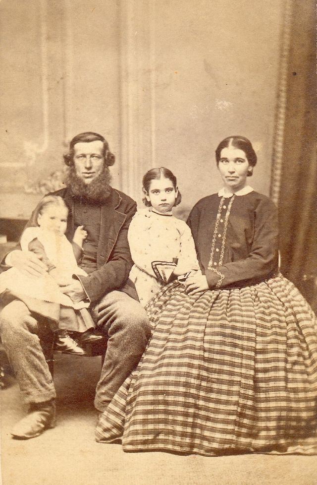 40 portraits de famille du milieu du 19ème siècle 40 portraits de famille du milieu du 19eme siecle 16 40-portraits-de-famille-du-milieu-du-19eme-siecle-16