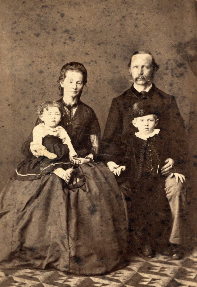 40 portraits de famille du milieu du 19ème siècle 40 portraits de famille du milieu du 19eme siecle 19 40-portraits-de-famille-du-milieu-du-19eme-siecle-19