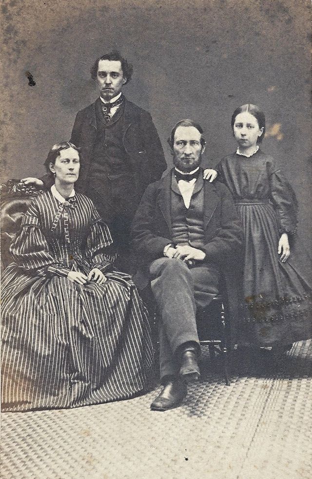 40 portraits de famille du milieu du 19ème siècle 40 portraits de famille du milieu du 19eme siecle 34 40-portraits-de-famille-du-milieu-du-19eme-siecle-34