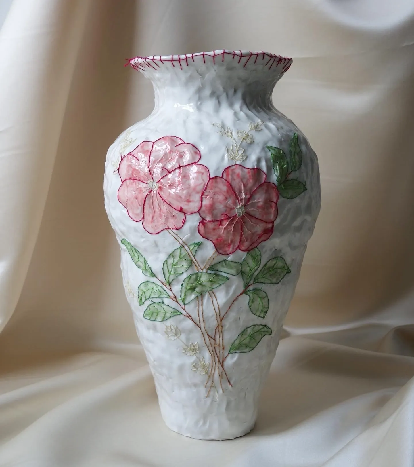 De nouveaux vases melanges de ceramique et de points de croix vase brode caroline harrius 8 De nouveaux vases melanges de ceramique et de points de croix vase brode caroline harrius 8