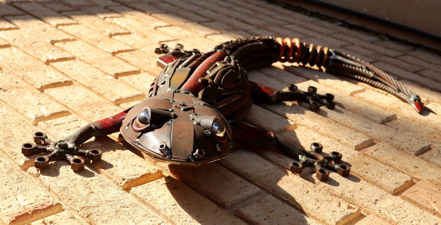 De nouvelles magnifiques sculptures en recyclage de ferraille par Jordan Sprigg De nouvelles sculptures en recyclage de ferraille de Jordan Sprigg 2 gecko De-nouvelles-sculptures-en-recyclage-de-ferraille-de-Jordan-Sprigg-2-gecko