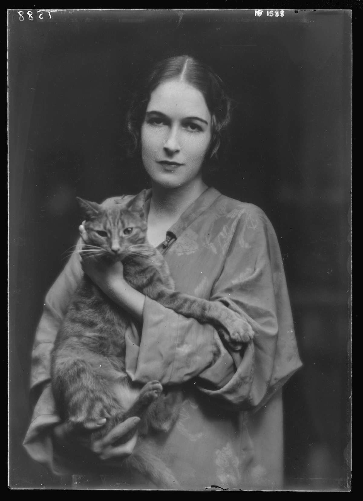 Déjà début du 20eme siècle, des portraits de femmes avec des chats par Arnold Genthe Deja debut du 20eme siecle des portraits de femmes avec des chats par Arnold Genthe 23 Deja-debut-du-20eme-siecle-des-portraits-de-femmes-avec-des-chats-par-Arnold-Genthe-23