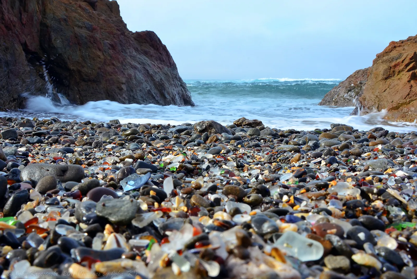 Glass Beach la plage de verre de Fort Bragg en Californie 4 Glass Beach à Fort Bragg en Californie avec galets de verre polis par l océan