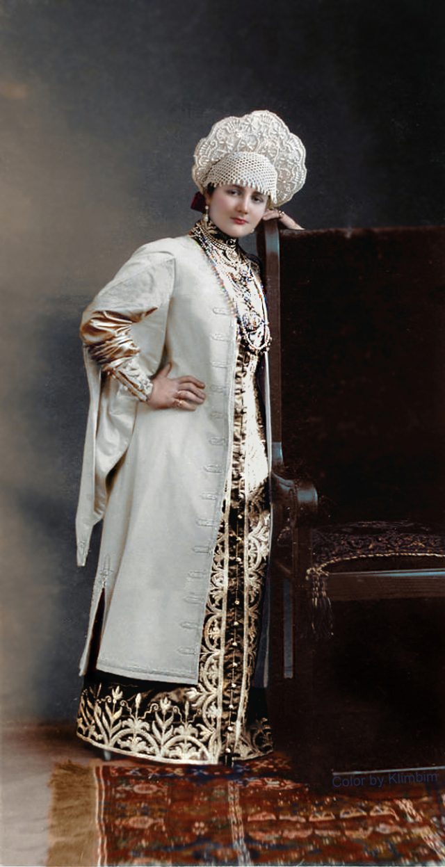 Le dernier bal des Romanov en 1903... en couleurs Le dernier bal des Romanov en 1903 en couleurs 10 Dorothee Bibikow Le-dernier-bal-des-Romanov-en-1903-en-couleurs-10-Dorothee-Bibikow
