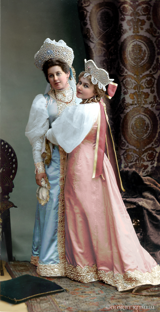 Le dernier bal des Romanov en 1903... en couleurs Le dernier bal des Romanov en 1903 en couleurs 18 Anna Taneeva Anna Taneeva (Vyrubova) with sister | Анна Александ