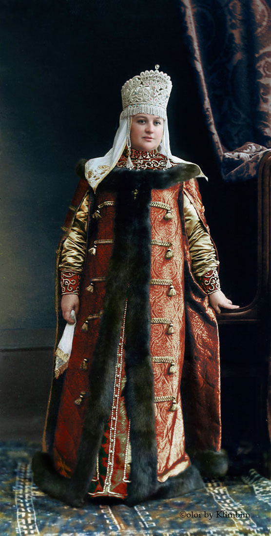 Le dernier bal des Romanov en 1903... en couleurs Le dernier bal des Romanov en 1903 en couleurs 20 Princesse Galitzine S. A. S. la Princesse Galitzine, née Comtesse Moussine-Pou