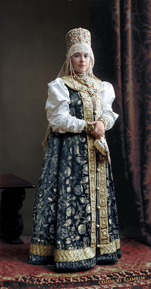Le dernier bal des Romanov en 1903... en couleurs Le dernier bal des Romanov en 1903 en couleurs 6 Comtesse Karlow La Comtesse Karlow, nee Vonlarsky (Femme de boyard du XVII siecl