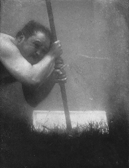 Le premier selfie sous-marin en 1893 par Louis Boutan Le premier selfie sous marin en 1893 par Louis Boutan 2 Le-premier-selfie-sous-marin-en-1893-par-Louis-Boutan-2