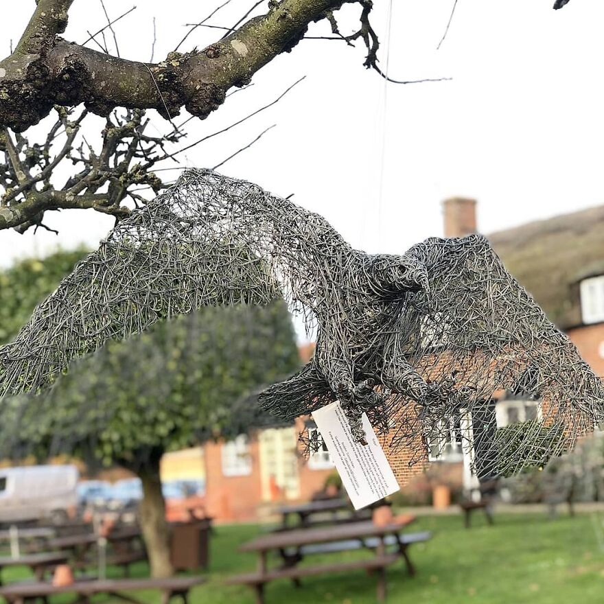 Les étonnantes sculptures en fil de fer grandeur réelle de Connie Adams Les etonnantes sculptures en fil de fer grandeur reelle de Connie Adams 14 Les-etonnantes-sculptures-en-fil-de-fer-grandeur-reelle-de-Connie-Adams-14