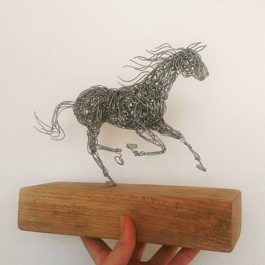 Les étonnantes sculptures en fil de fer grandeur réelle de Connie Adams Les etonnantes sculptures en fil de fer grandeur reelle de Connie Adams 5 Les-etonnantes-sculptures-en-fil-de-fer-grandeur-reelle-de-Connie-Adams-5