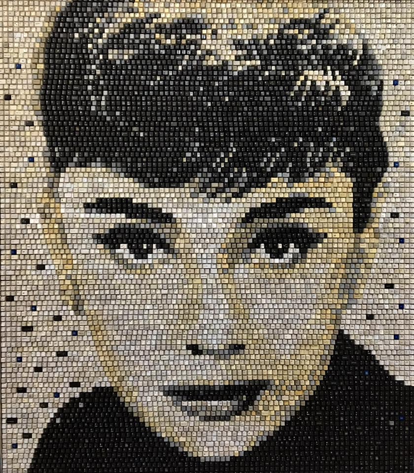 Les incroyables portraits en touches de clavier de Doug Powell Les incroyables portraits en touches de clavier de Doug Powell 7 audrey hepburn Les-incroyables-portraits-en-touches-de-clavier-de-Doug-Powell-7-audrey-hepburn