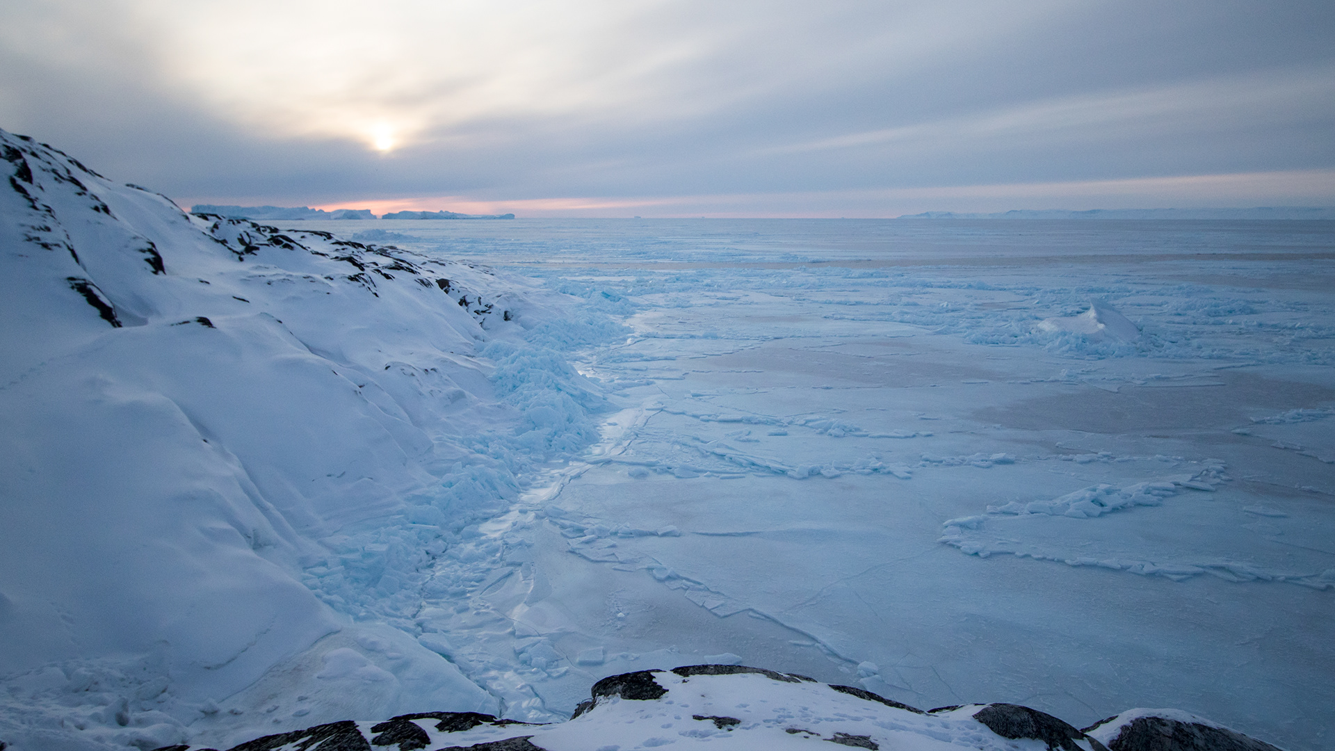 Quelques images de Ilulissat à l'ouest du Groenland par Julien Ratel Quelques images de Ilulissat a l ouest du Groenland par Julien Ratel 14 Quelques-images-de-Ilulissat-a-l-ouest-du-Groenland-par-Julien-Ratel-14