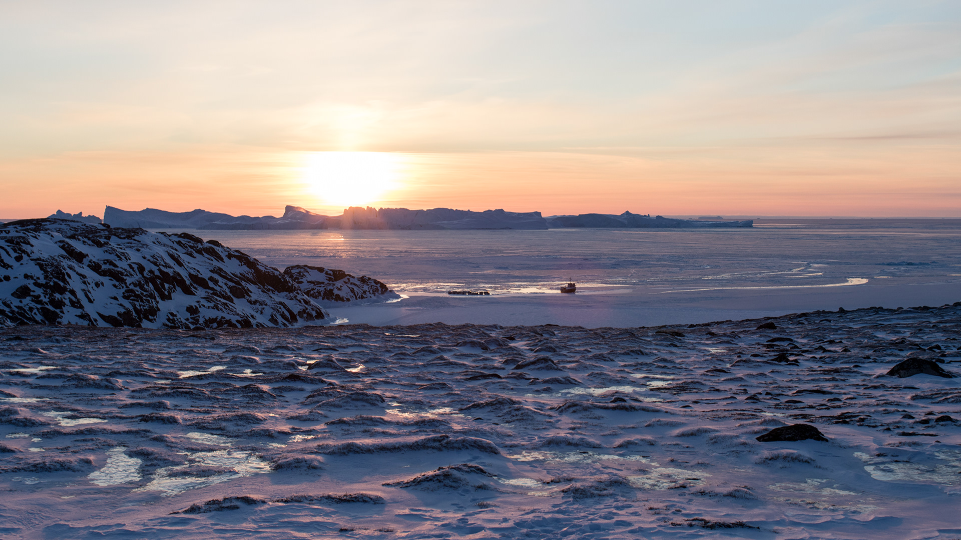 Quelques images de Ilulissat à l'ouest du Groenland par Julien Ratel Quelques images de Ilulissat a l ouest du Groenland par Julien Ratel 9 Quelques-images-de-Ilulissat-a-l-ouest-du-Groenland-par-Julien-Ratel-9