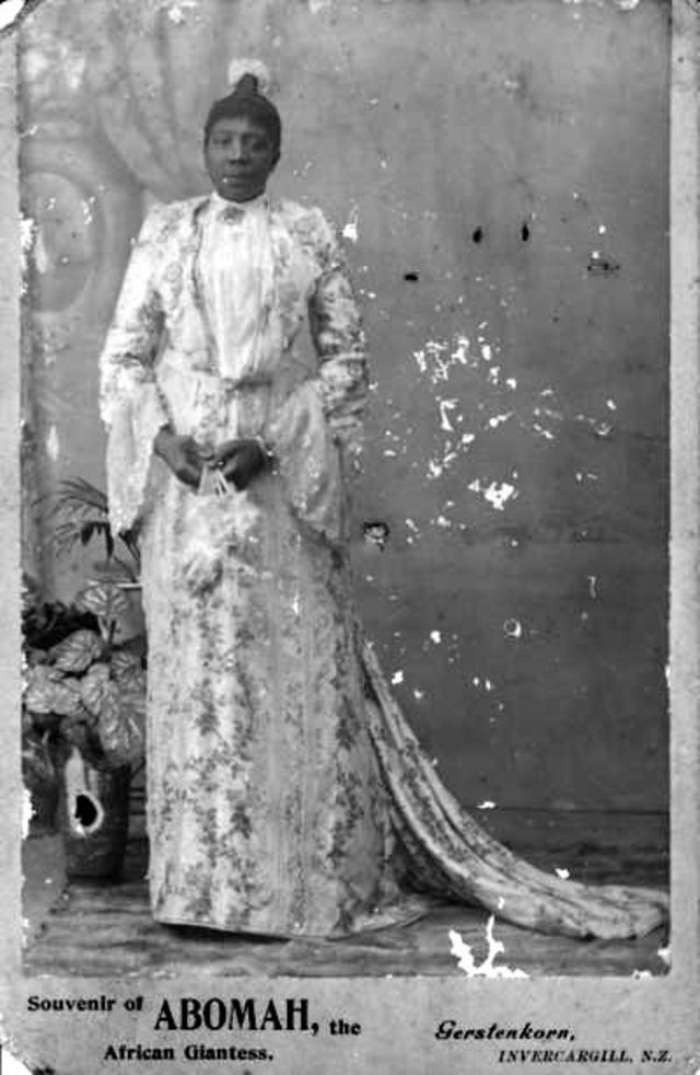 Quelques portraits de Ella Williams alias madame Abomah la géante africaine, la plus grande femme du monde du début 20eme siècle Quelques portraits de Ella Williams alias madame Abomah la plus grande femme du monde de la fin de 19eme debut 20eme siecle 11 1 Quelques-portraits-de-Ella-Williams-alias-madame-Abomah-la-plus-grande-femme-du-monde-de-la-fin-de-19eme-debut-20eme-siecle-11