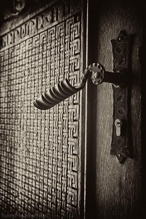 De magnifiques vieilles poignées de portes d'Arménie par Suren Manvelyan de magnifiques vieilles poignees de portes d Armenie par Suren Manvelyan 11 de-magnifiques-vieilles-poignees-de-portes-d-Armenie-par-Suren-Manvelyan-11