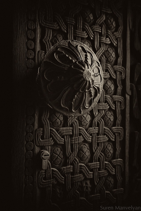 De magnifiques vieilles poignées de portes d'Arménie par Suren Manvelyan de magnifiques vieilles poignees de portes d Armenie par Suren Manvelyan 13 de-magnifiques-vieilles-poignees-de-portes-d-Armenie-par-Suren-Manvelyan-13