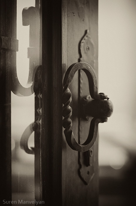 De magnifiques vieilles poignées de portes d'Arménie par Suren Manvelyan de magnifiques vieilles poignees de portes d Armenie par Suren Manvelyan 19 de-magnifiques-vieilles-poignees-de-portes-d-Armenie-par-Suren-Manvelyan-19