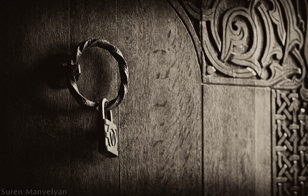 De magnifiques vieilles poignées de portes d'Arménie par Suren Manvelyan de magnifiques vieilles poignees de portes d Armenie par Suren Manvelyan 2 de-magnifiques-vieilles-poignees-de-portes-d-Armenie-par-Suren-Manvelyan-2