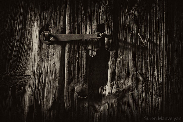 De magnifiques vieilles poignées de portes d'Arménie par Suren Manvelyan de magnifiques vieilles poignees de portes d Armenie par Suren Manvelyan 20 de-magnifiques-vieilles-poignees-de-portes-d-Armenie-par-Suren-Manvelyan-20