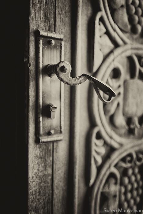 De magnifiques vieilles poignées de portes d'Arménie par Suren Manvelyan de magnifiques vieilles poignees de portes d Armenie par Suren Manvelyan 30 de-magnifiques-vieilles-poignees-de-portes-d-Armenie-par-Suren-Manvelyan-30