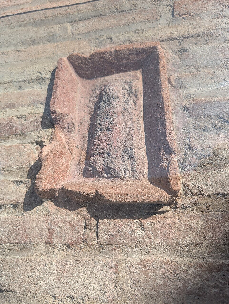 phallus protecteur thermopolium pompei Phallus protecteur dans le mur du thermopolium de la Regio V à Pompéi