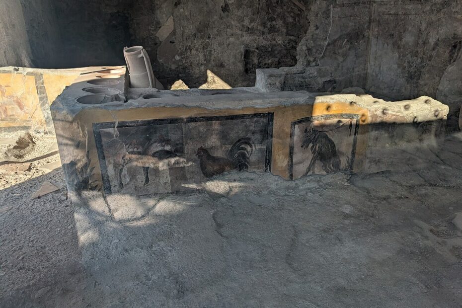 Comptoir du thermopolium de la Regio V à Pompéi avec ses fresques d’animaux
