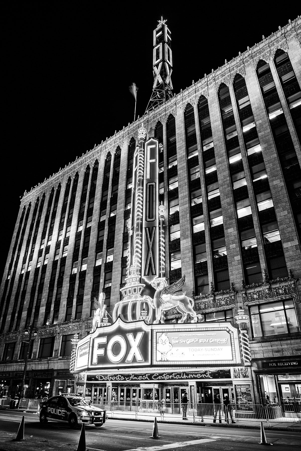 De vieux batiments de Detroit en noir et blanc par David Wile 23 vieux batiments de Detroit en noir et blanc par David Wile 23 23-vieux-batiments-de-Detroit-en-noir-et-blanc-par-David-Wile-23